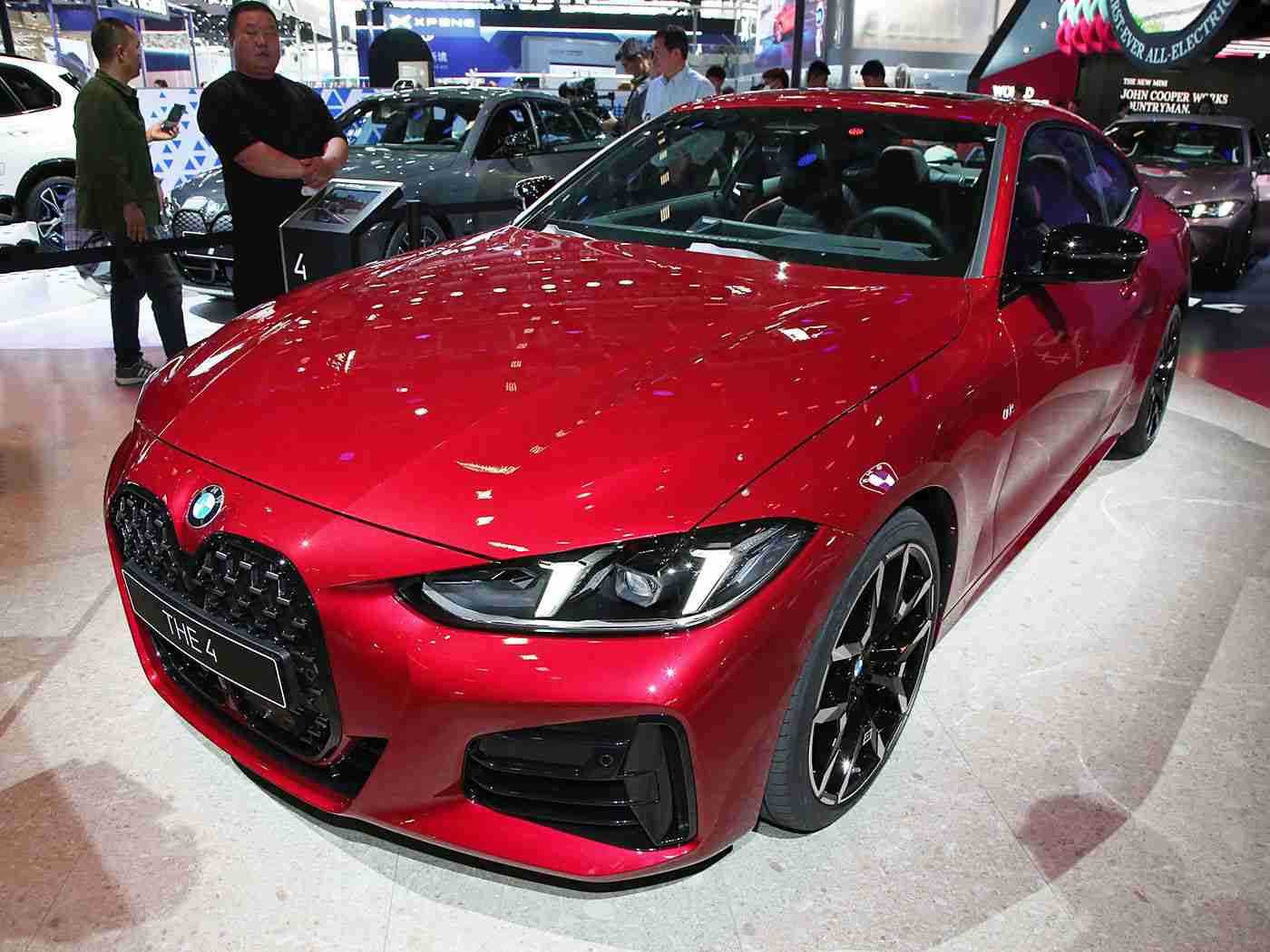 18黄色软件：汽车行业新变革：“智能辅助+人车互动+节能环保”引领未来出行新体验-2