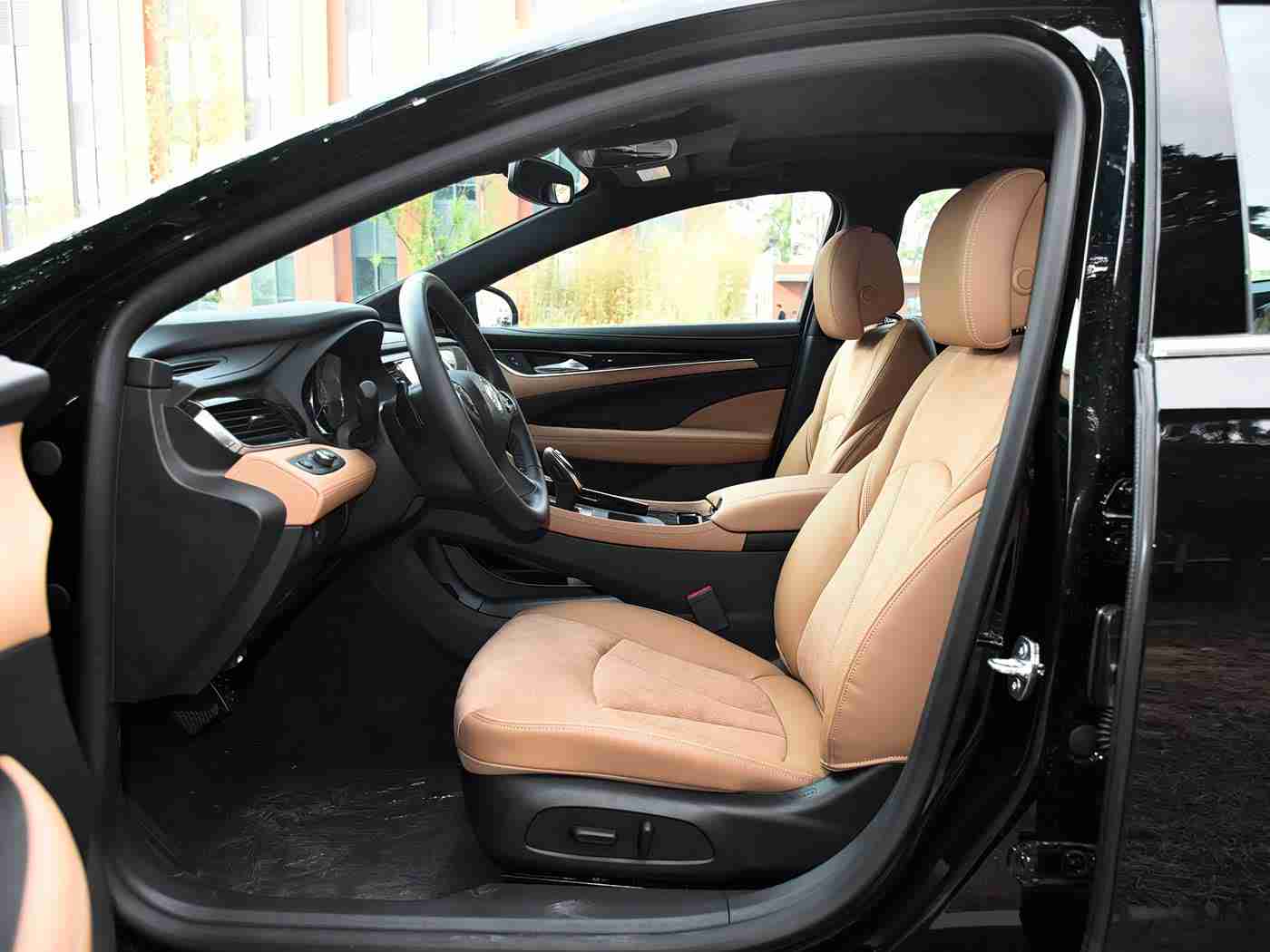 智能换脸赵丽颖惊艳片段:“当红小花赵丽颖亲测!智能换脸技术颠覆汽车娱乐,个性化定制汽车新趋势”-1