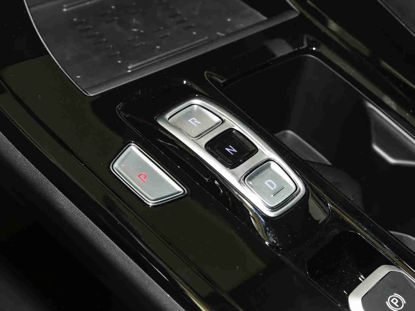 动漫内射：“独特动漫风，高性能概念车：未来市场新势力引领绿色出行潮流-1