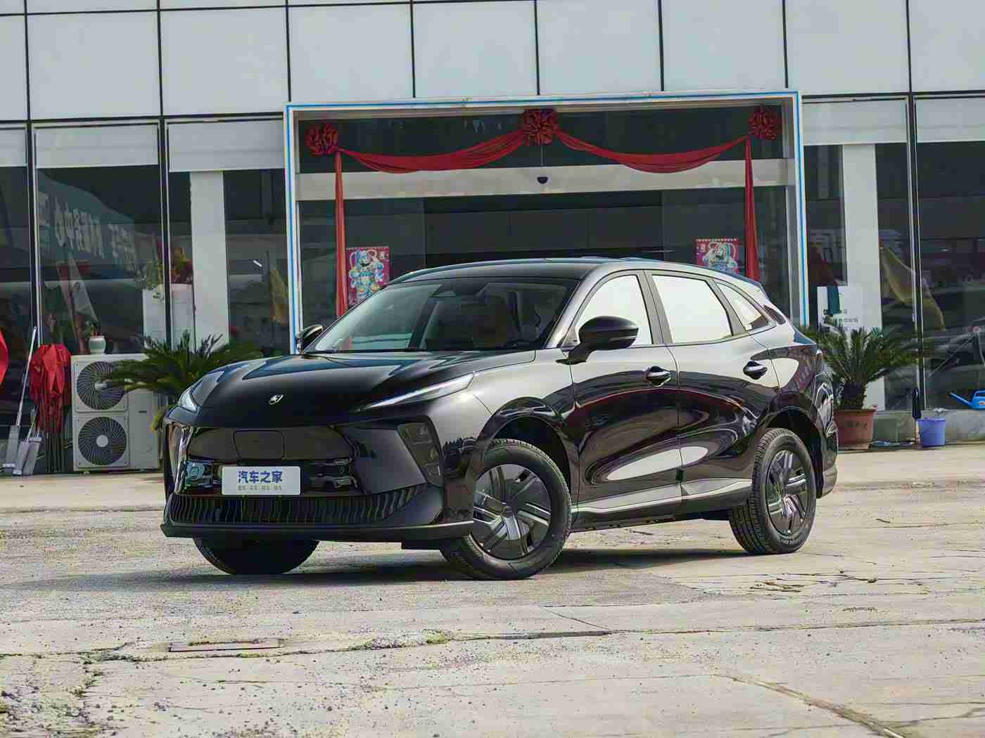 我和老婆真实的3p经历：“全新SUV大空间震撼来袭，简约内饰+强劲动力，家庭出行新选择，揭秘汽车圈热议话题！”-1