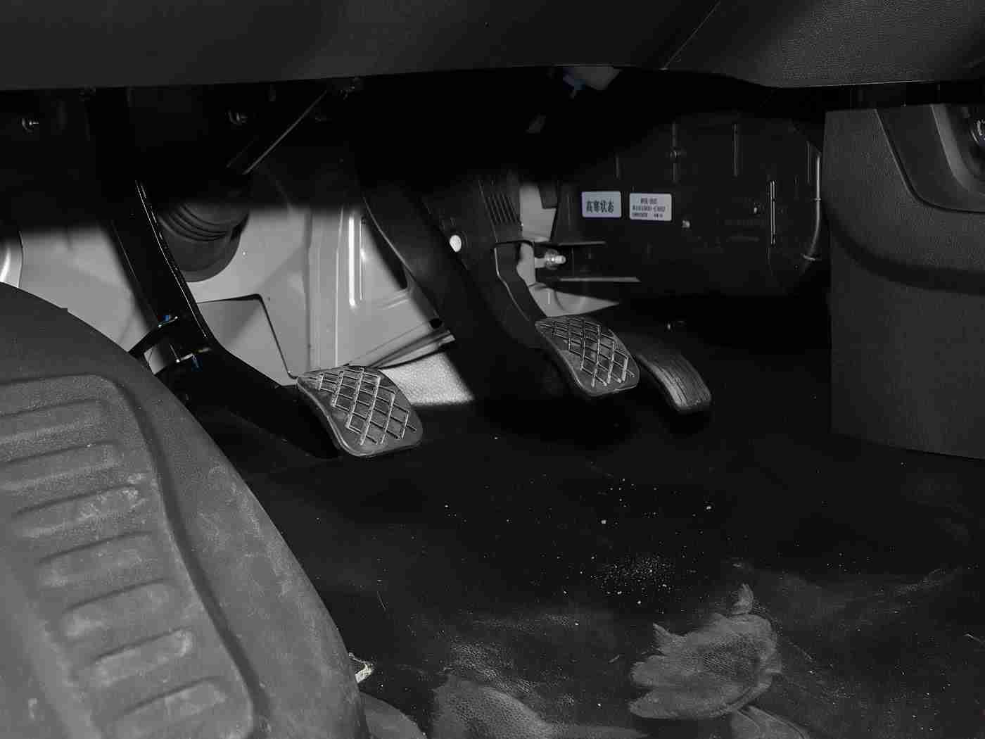 我把亲女破了处：创新设计引领潮流，智能环保车型备受期待-1