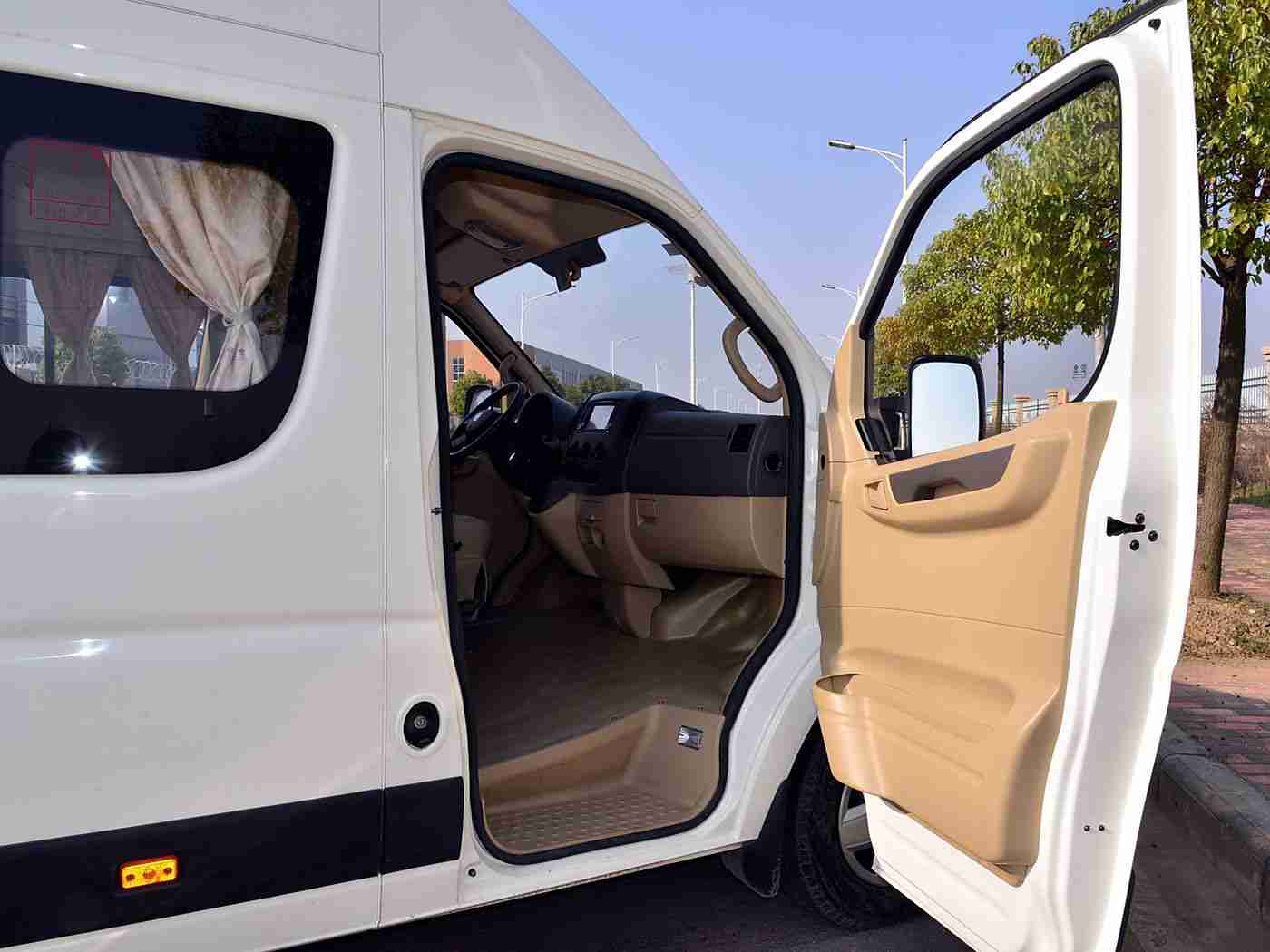 男生女生差差差:汽车市场性别差异渐显,品牌调整策略应对多元化需求,行业发展新趋势解读-2