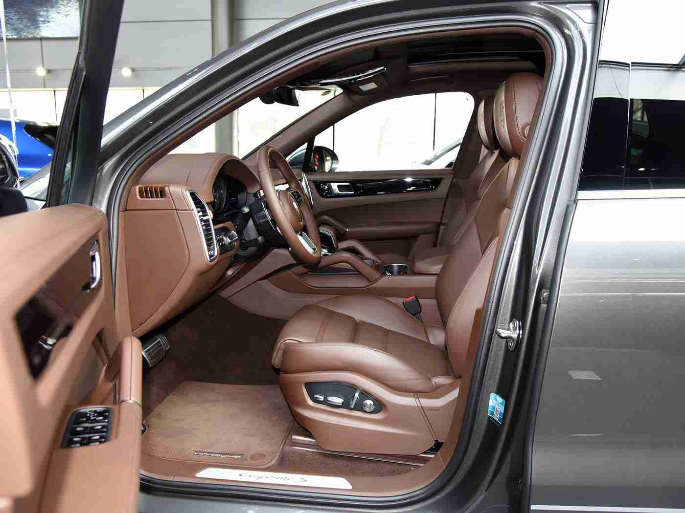 男生女生差差：性别驾驶习惯大揭秘：速度与安全，汽车行业个性化新趋势-2