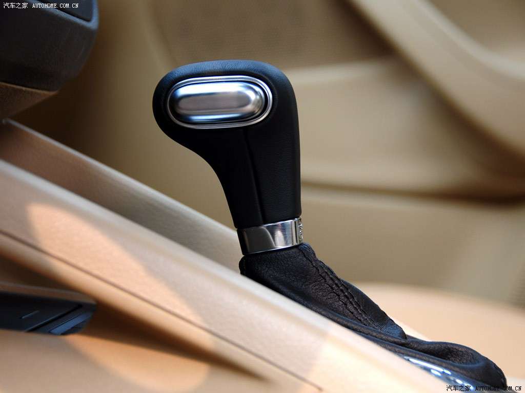 黄色软件app下载3.0.3免费装妆2023：智能出行新伙伴：汽车生活必备，便捷软件助您无忧驾驶-1