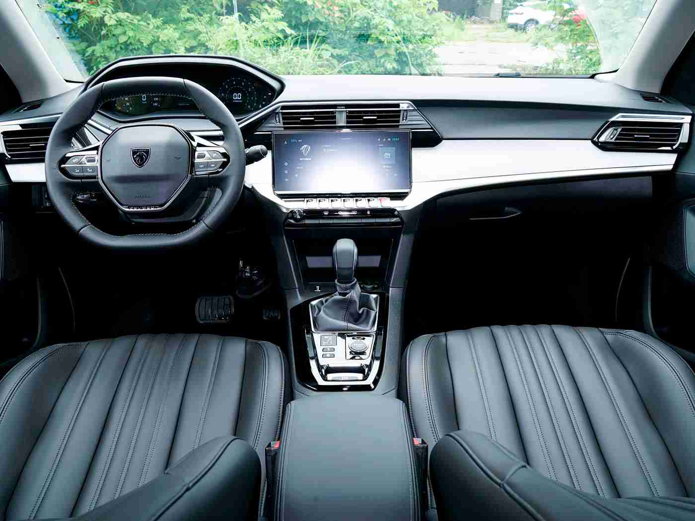 美女搞基APP：科技赋能，跨界融合：“美女搞基APP”引领汽车行业新变革-2