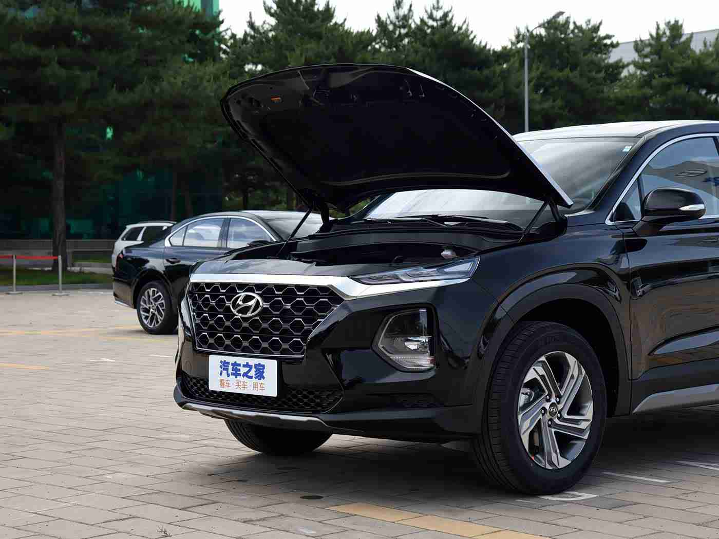 国精产品一区一区三区：全新高端车型引关注：集创新品质于一身，国产品牌再掀市场热潮-1