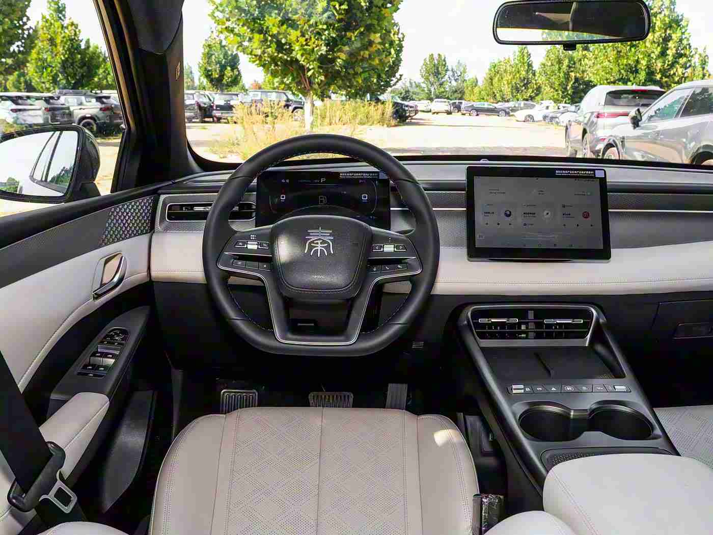 黄台窗口页面：汽车资讯盛宴，黄台视角解析行业动态与新车风采-1