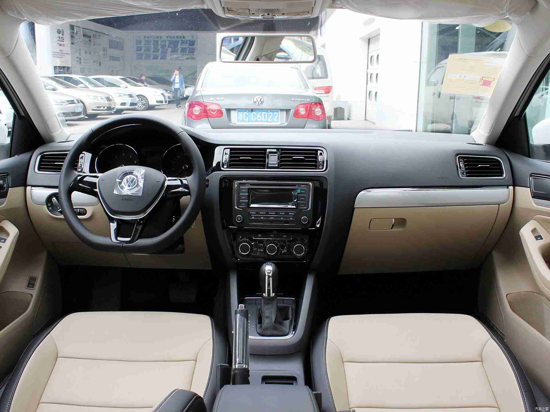 欧美大屁股：欧美巨无霸车型：宽敞空间与动感设计引领市场潮流-1