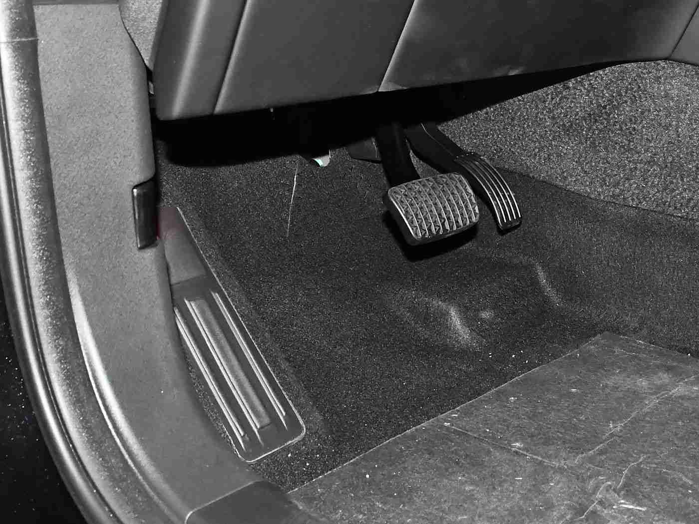 tiktok色板：汽车潮流新风向：TikTok色彩引领时尚驾驶体验-3