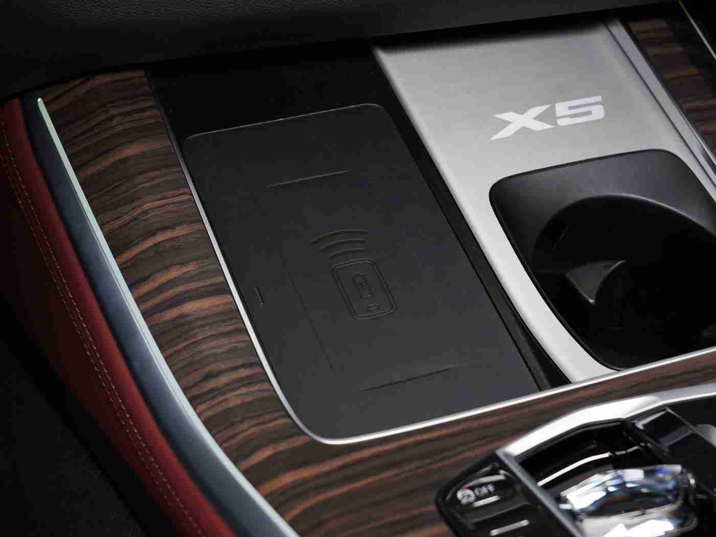 美女被插软件：智能语音助手助力，汽车驾驶体验革新，引领行业变革-2