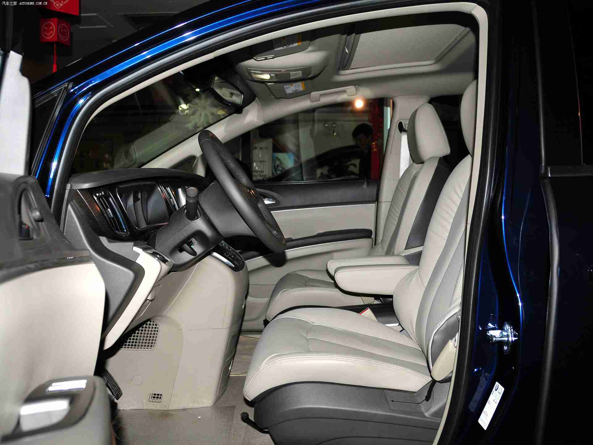 三上悠亚《最高の爱人诏》:极致简约,人文关怀:探秘“最高の爱人诏”概念车型,未来出行新期待,引领汽车文化新风尚-1