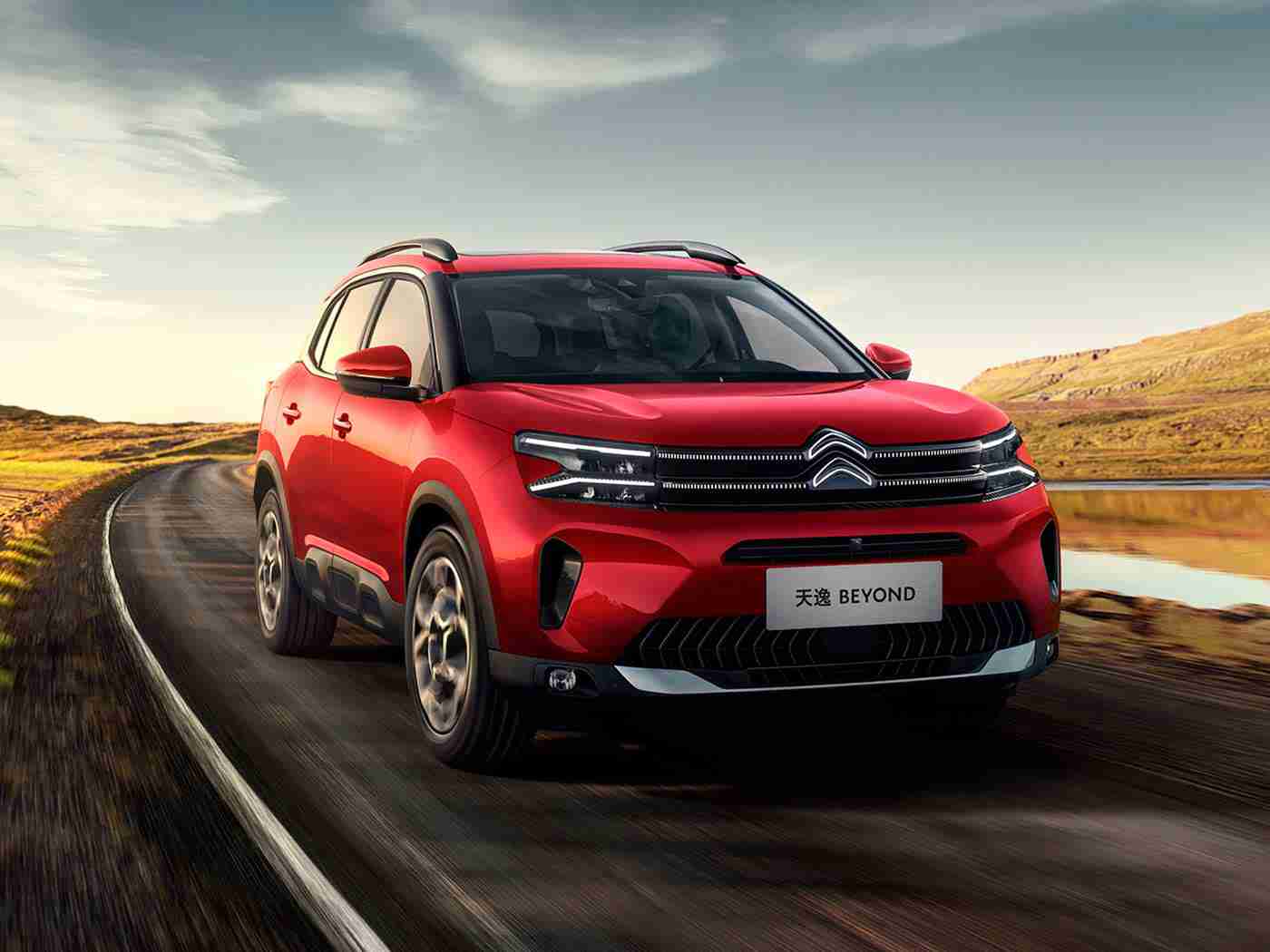 黑人巨大ⅩXXXXXXX摄像头：创新领航，革命性SUV搭载黑科技摄像头，颠覆驾驶体验，引领行业潮流-1