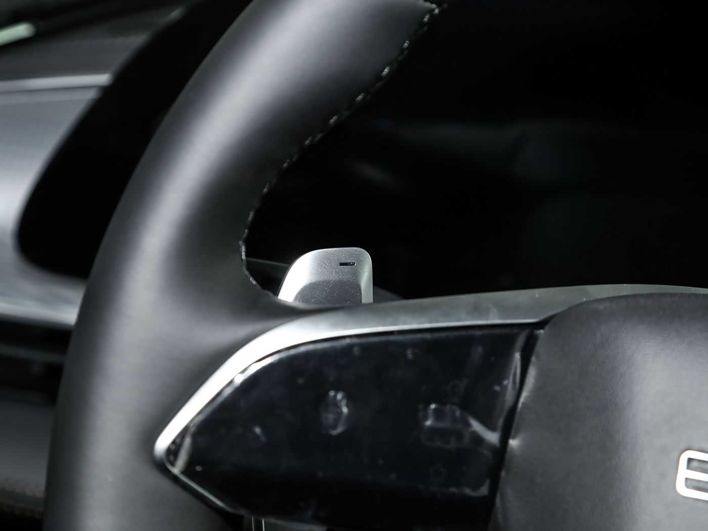 最好看的中文2019年：流光溢彩，驾驭未来：2019豪华轿跑，引领潮流新风尚-1