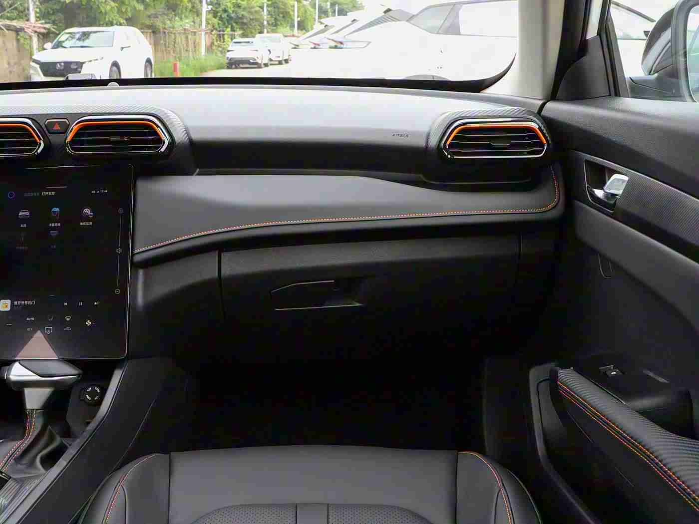 黑料不:极简风尚驾驭新纪元,智享科技尽在舒适驾控之旅-3