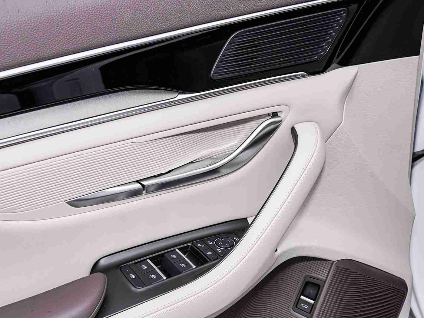 18摸APP下载：“车界新风尚，一触即达，18摸APP，驾驭未来生活圈”-3