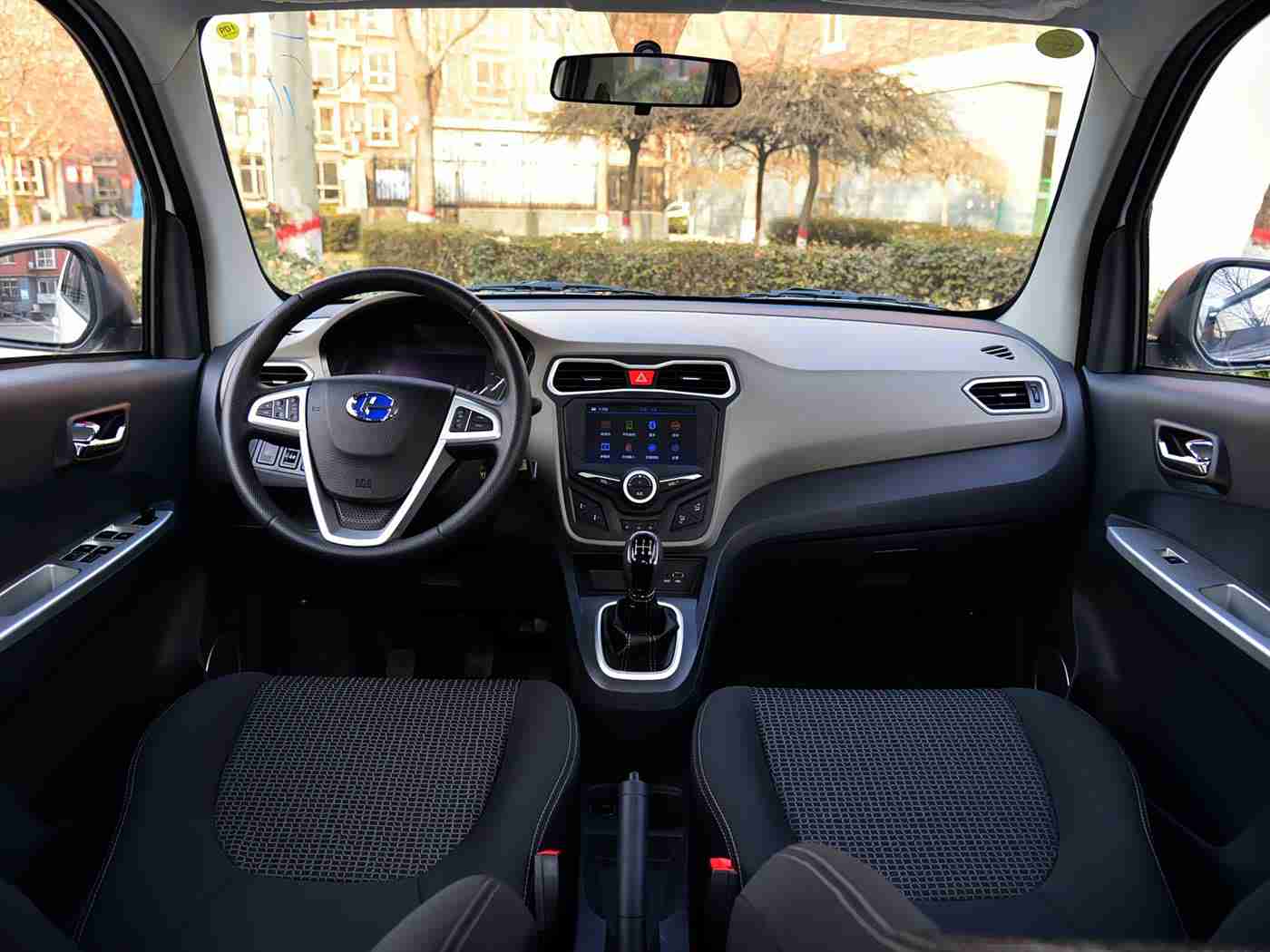 黄色软件在哪下载：“导航保养一键预约，智能驾驶新体验，汽车软件选哪家？”-3