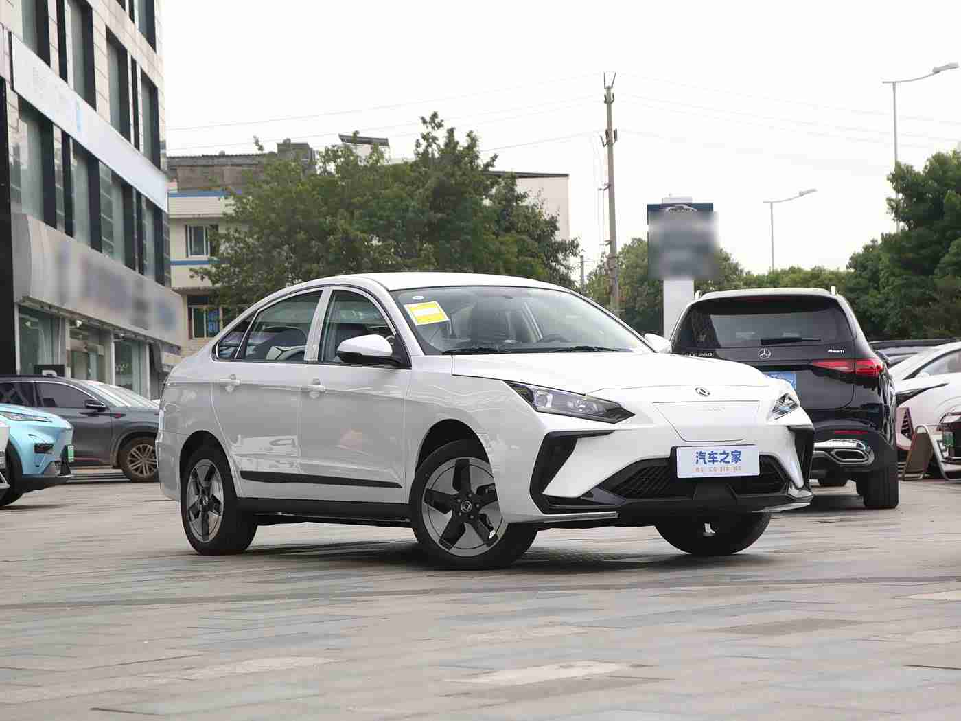 美女露胸APP：汽车行业创新潮涌：智能娱乐新趋势引发热议-1