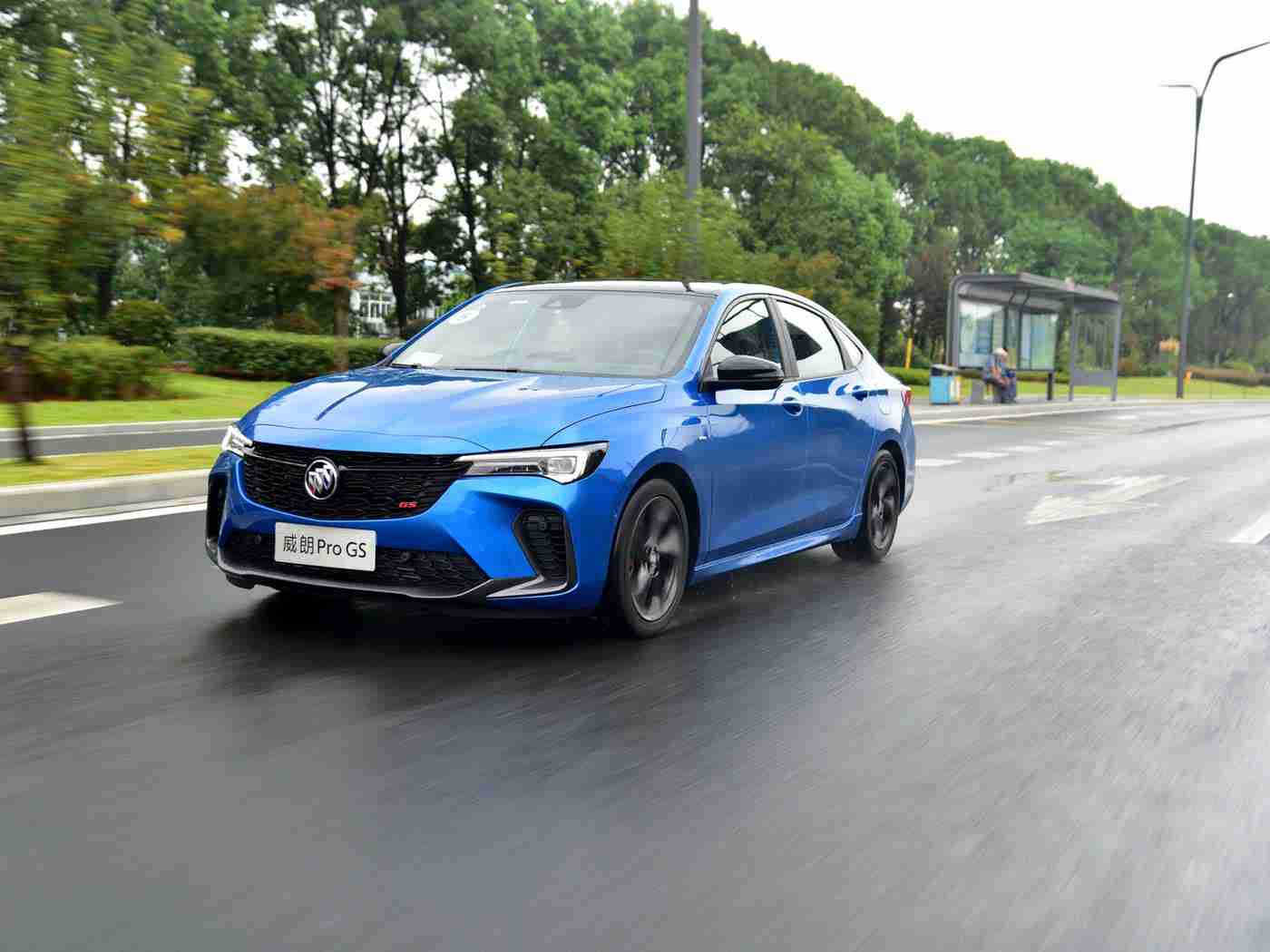 免费下载黄色软件：警惕汽车软件陷阱：免费下载背后隐藏的风险，保护你的智能驾驶体验-1