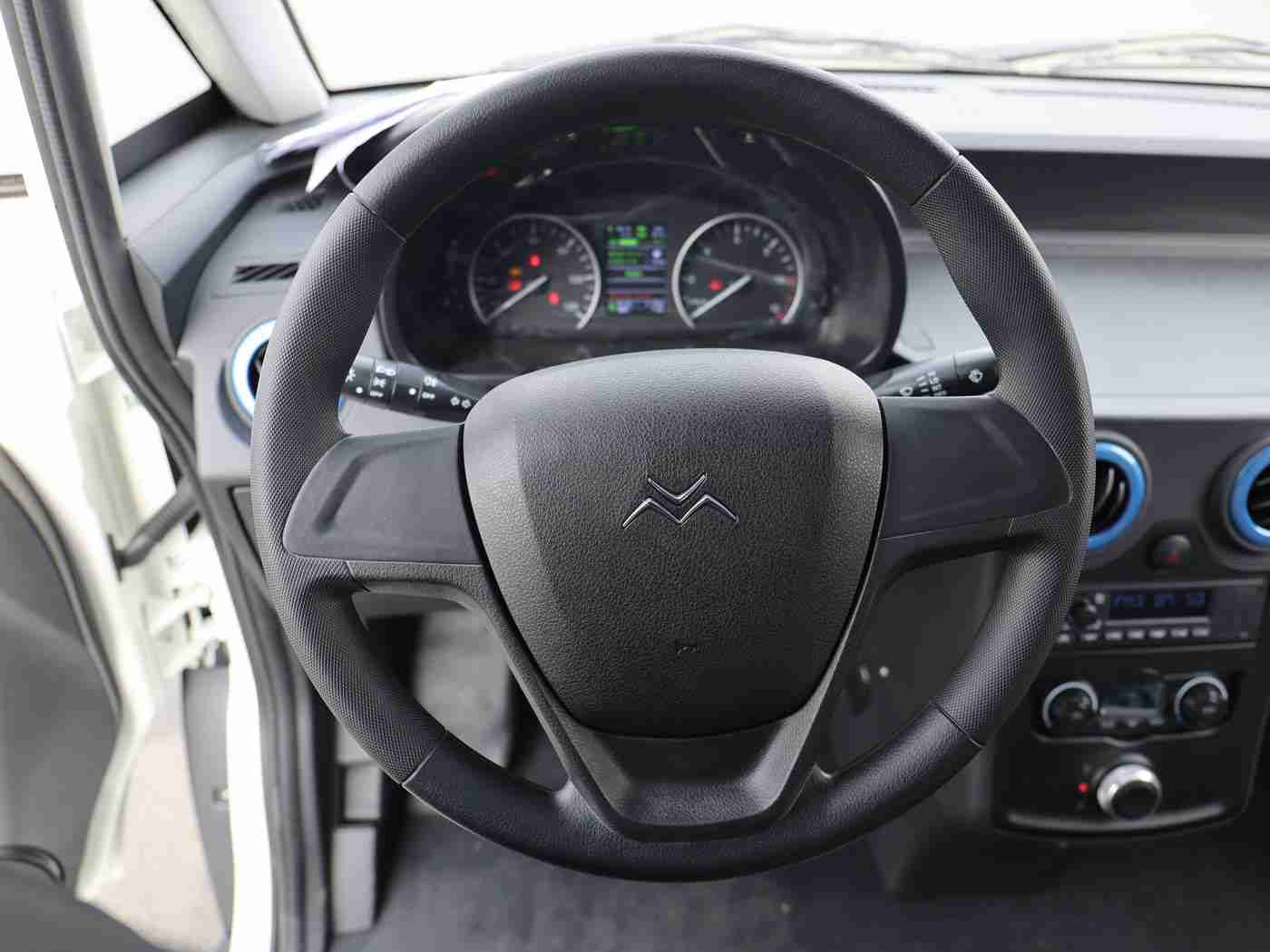 老头正添奶狂吃做乳:传统文化新演绎,全新SUV设计独特吸睛,诠释家庭温馨出行体验-1