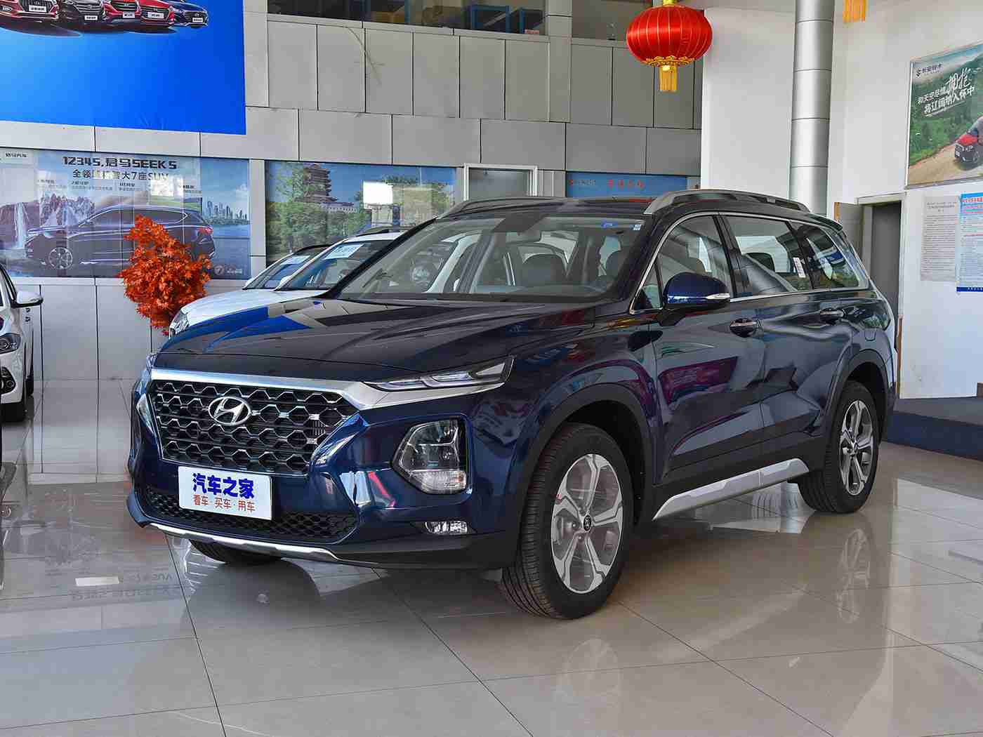 黄色3.3.0：“动力升级，智能护航，环保新潮——新一代车型引领汽车市场新风尚”-1