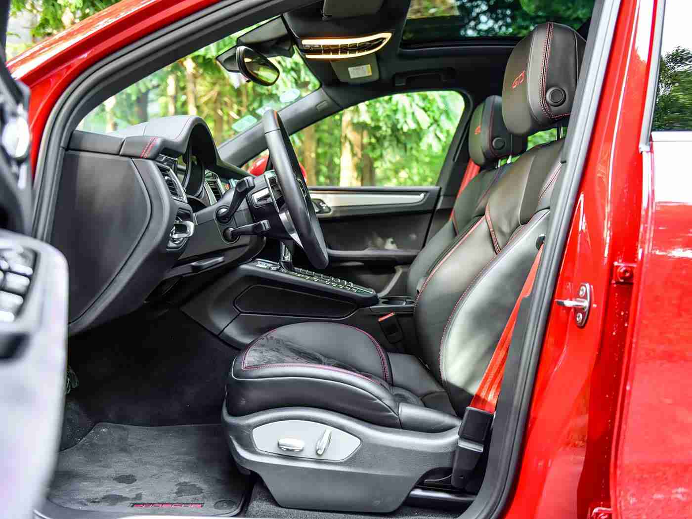 体育生打飞机:颠覆想象!飞行赛车设计新概念,极致速度与激情体验即将来临-2