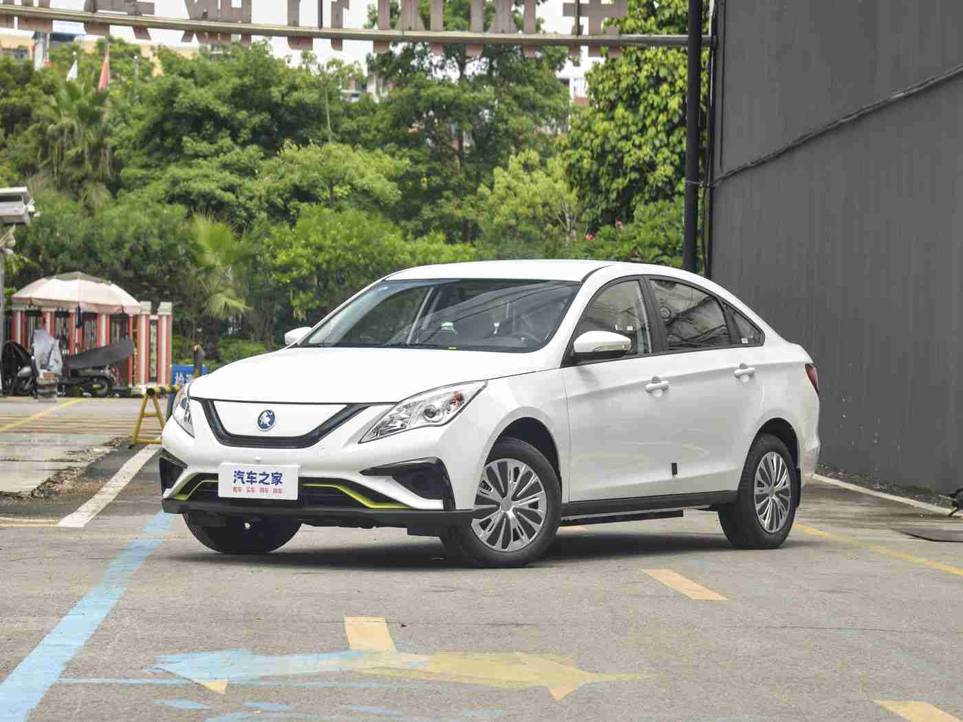 男生和女生一起差差差免费下载：“跨界营销引热议，新车型凭实力与创意领跑市场”-4