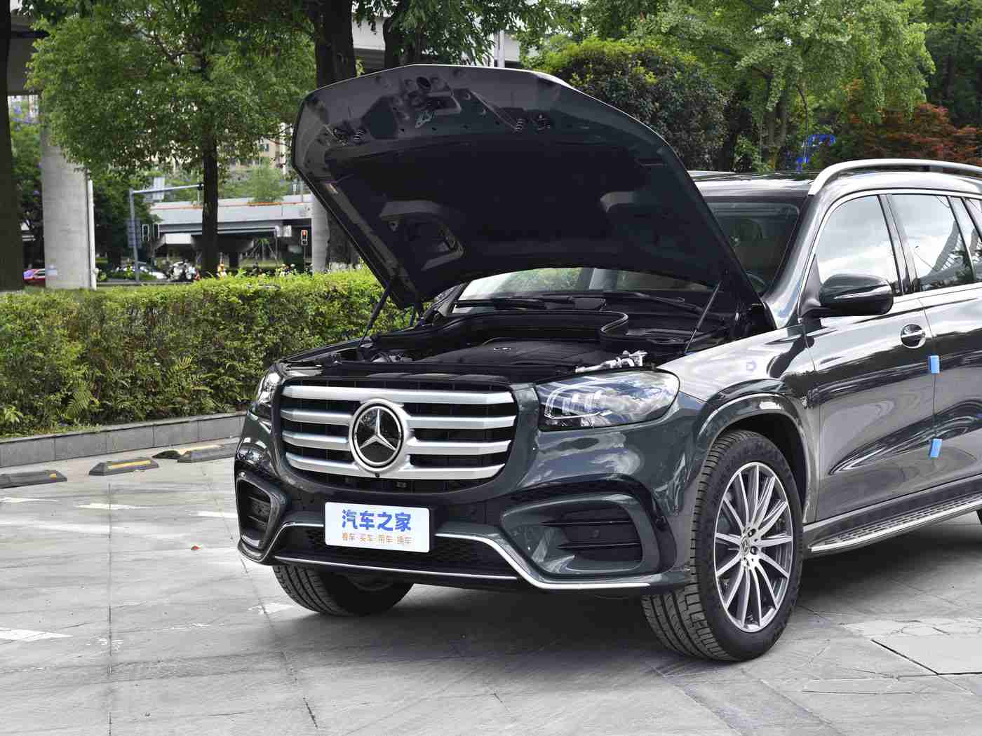 虎白女粉一线天馒头下一句：“时尚色彩绘潮流，智能豪华共驰骋——全新设计力作引领车市新风尚”-1