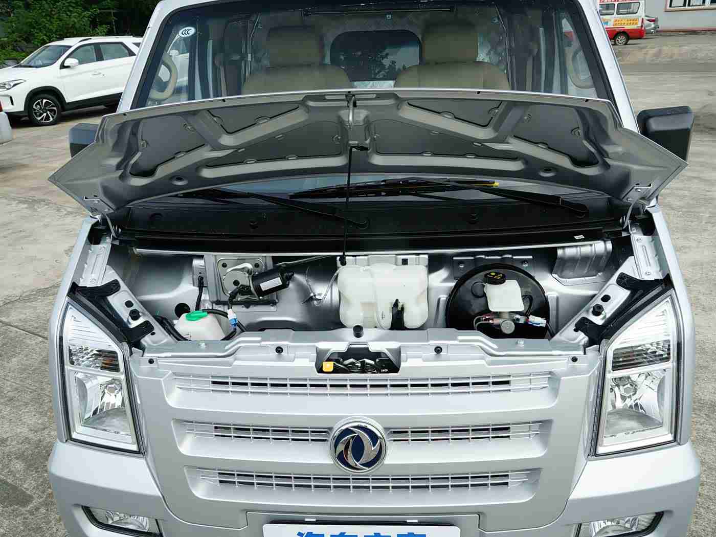 三上悠亚：新能源汽车市场新宠，三上悠亚全新SUV亮相，性能与时尚兼备，引领出行新潮流-1