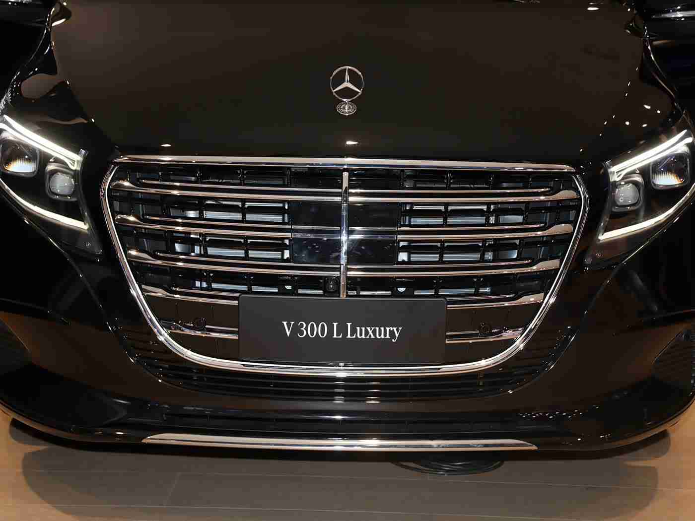 我和朋友3p婬荡娇妻:汽车新宠引热议:时尚设计动力强劲,"我和朋友"广告引发3P婬荡娇妻热议-5