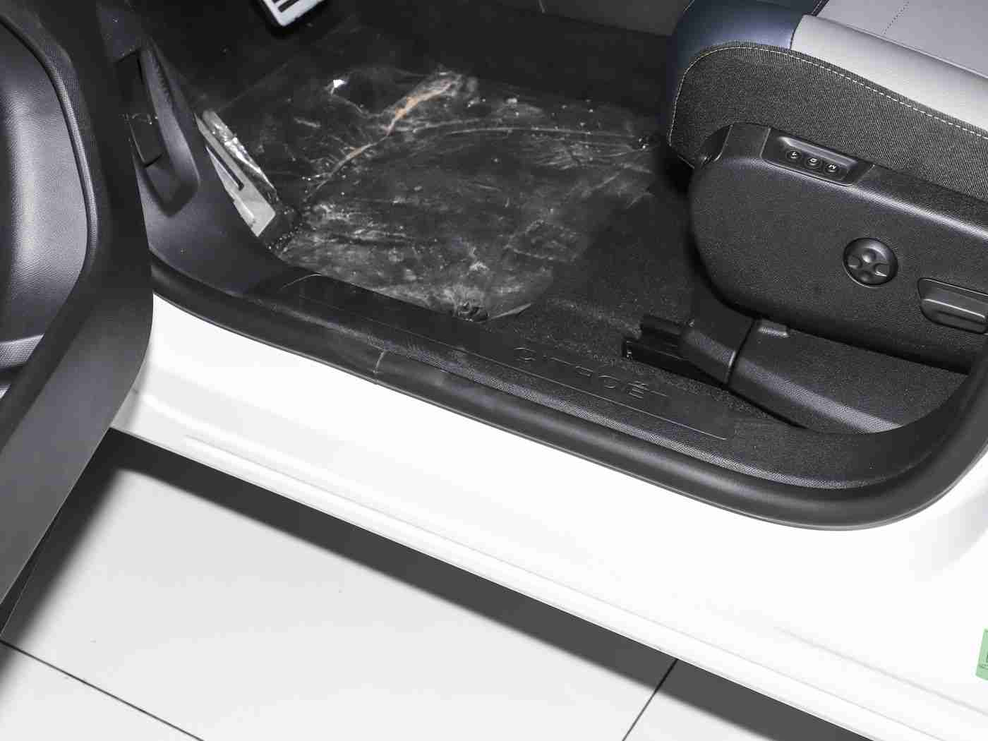 成人 AV片：新能源汽车巨头崛起，智能驾驶新体验，引领汽车市场新潮流-3