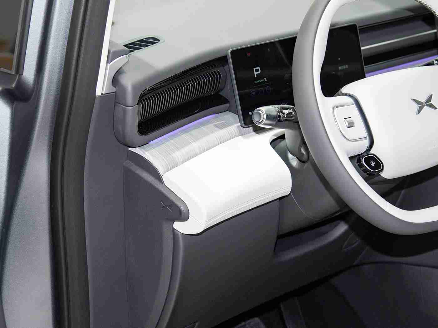 软件大全下载3.3.0oppo破解:汽车科技新宠:智能驾驶体验升级,全方位安全防护助力出行-1