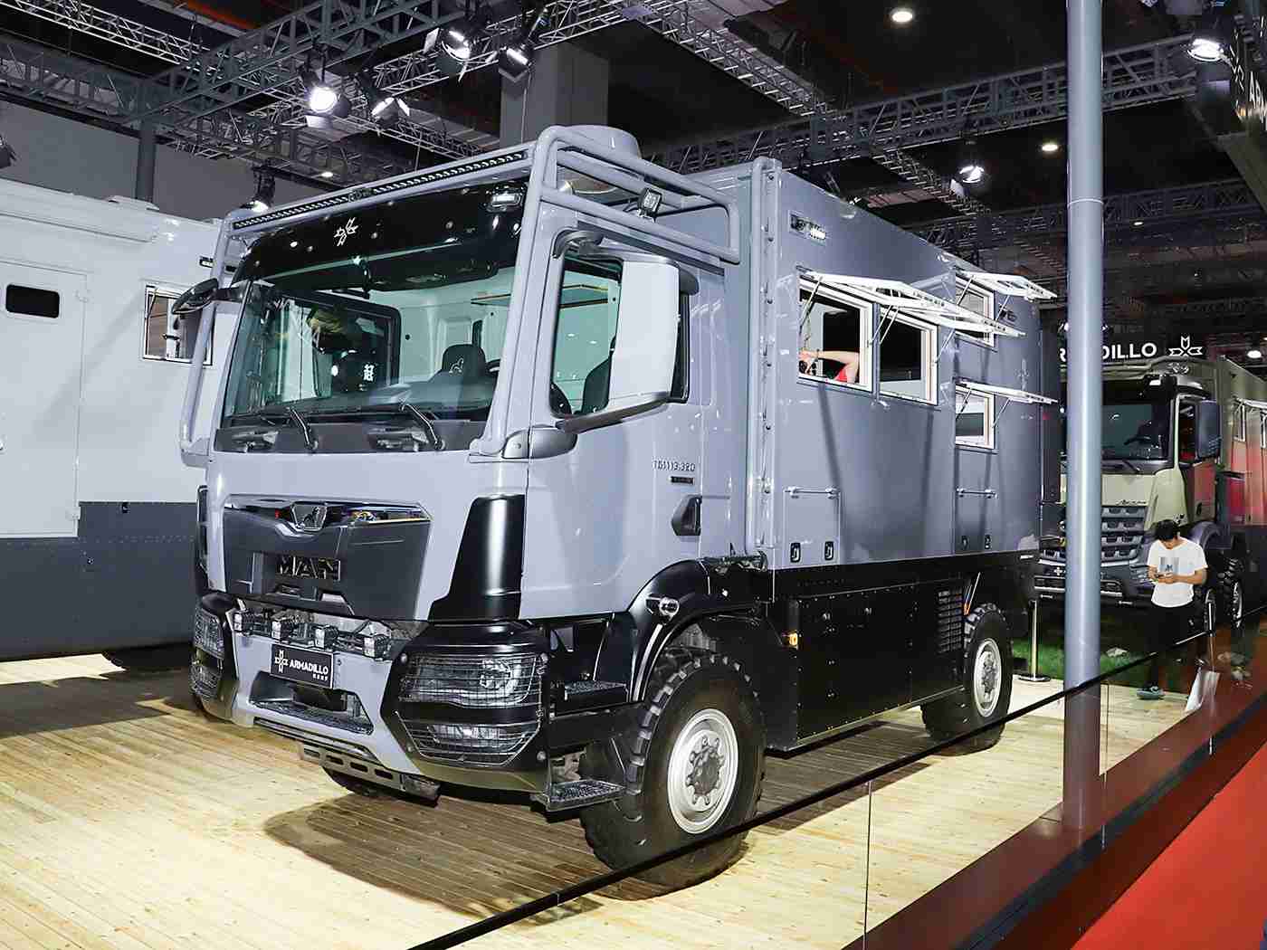 很黄的软件：“智能领航，绿色出行：新科技引领汽车行业变革，打造安全舒适驾驶新体验”-4