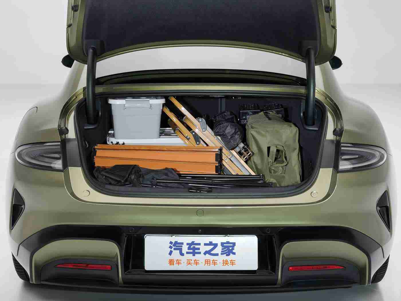 女人与公豬交酡全过程免费：“动感智驾，轻奢新宠，（车型名称）引领潮流购车盛宴”-1