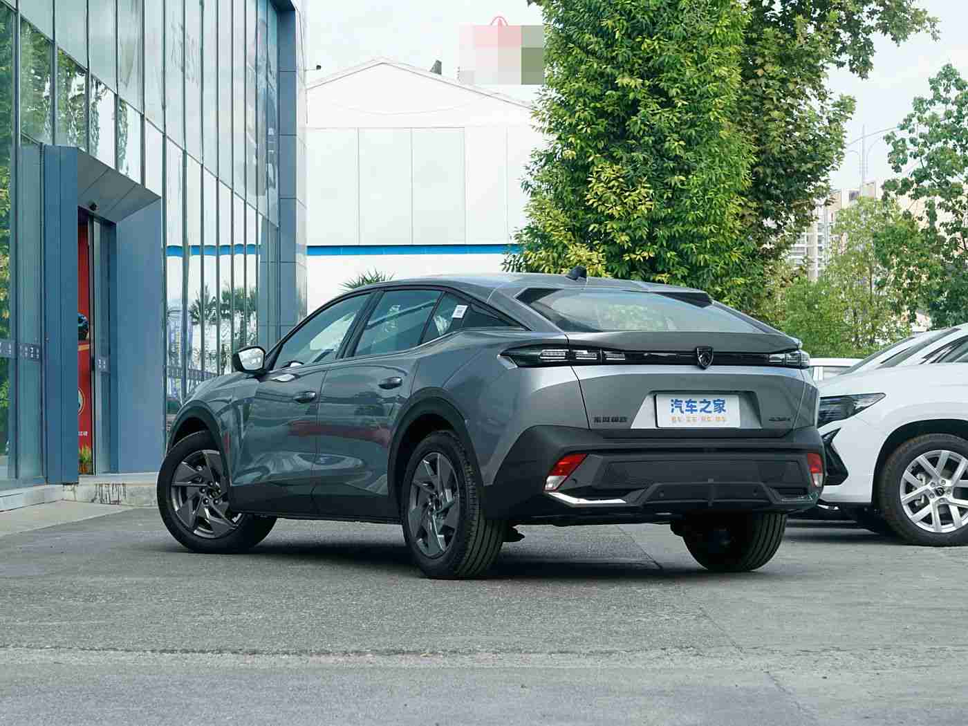 私密按摩高潮了5次：“驾驭未来，尊享五重舒压盛宴，科技革新汽车新标杆”-1