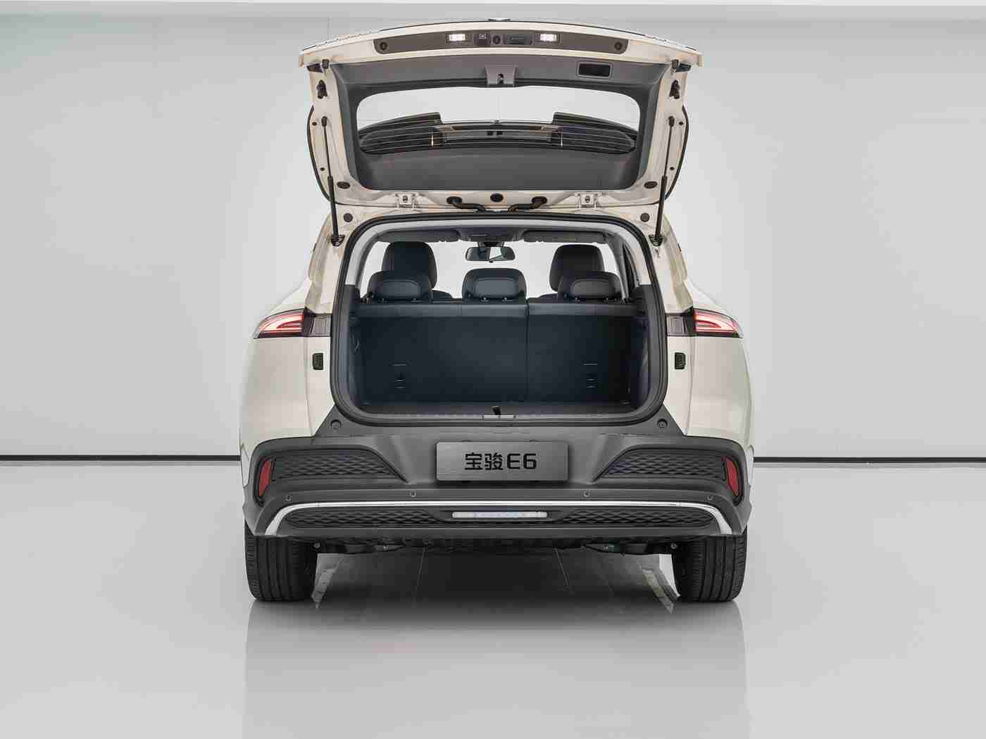 红桃38.47隐藏人口揭秘：高端神秘车款红桃38.47：创新“隐藏人口”设计引领驾驶新体验-1