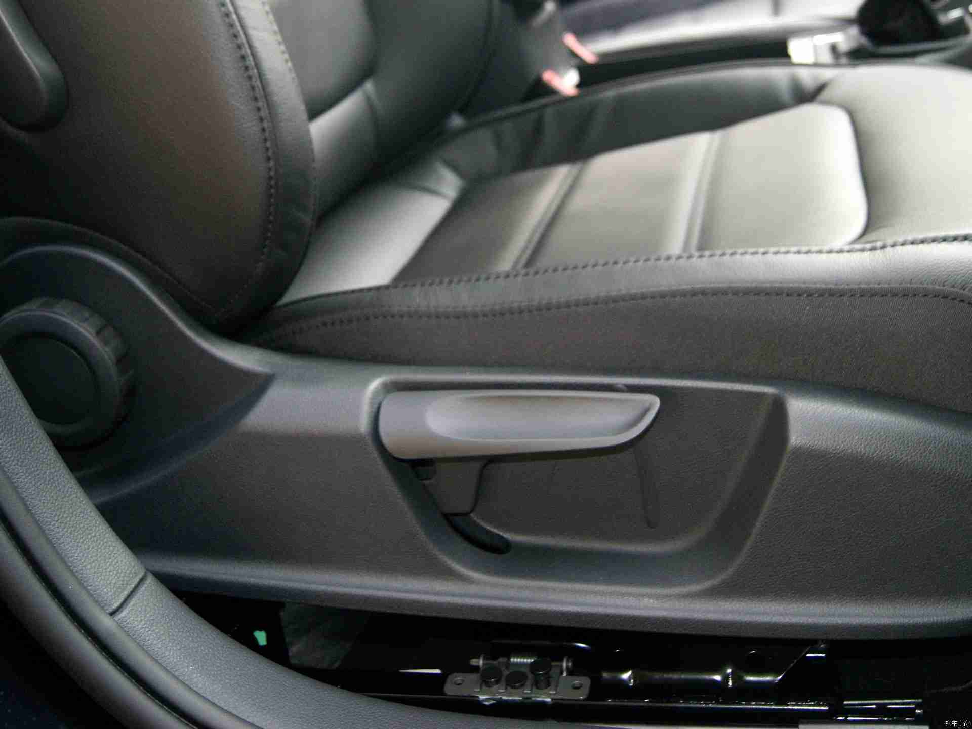 黄色3.0：“流光溢彩，智驾未来——探秘全新车型革新之作”-2