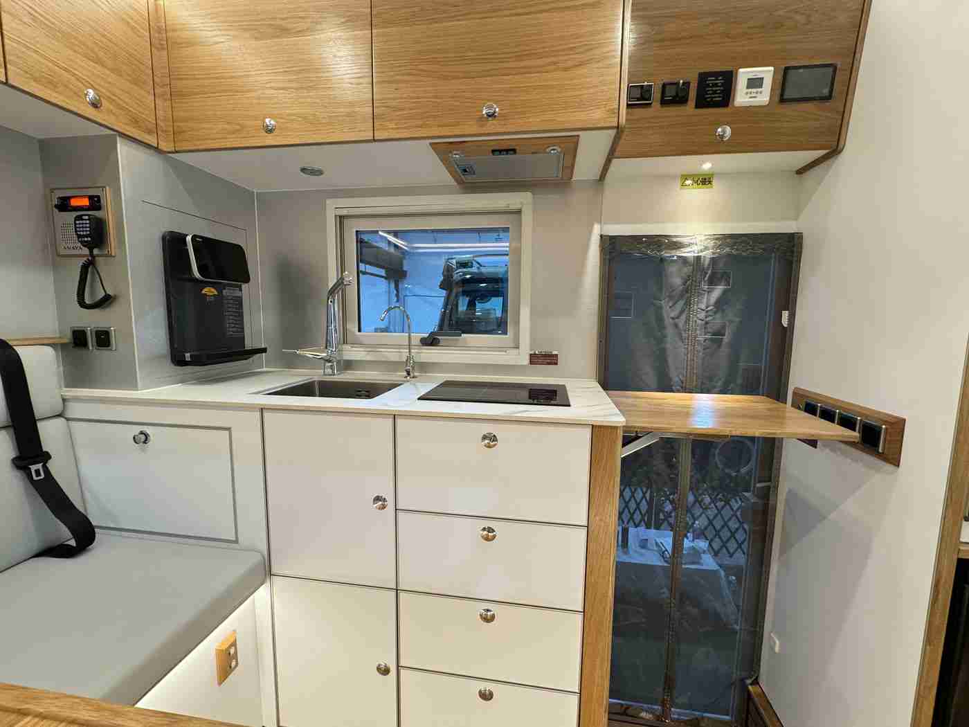 一二区：新能源汽车、智能网联齐发力，汽车后市场焕新机遇，聚焦我国汽车行业前沿动态-2