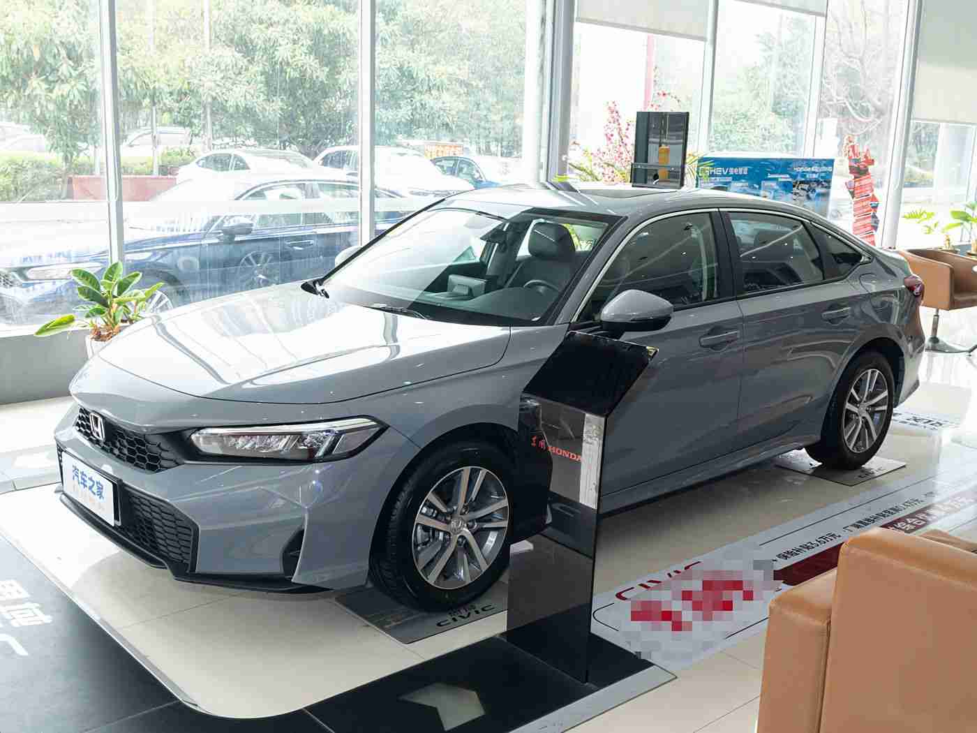 男生的困困放在女生的困困里：“时尚动感，男女共享，舒适便捷新体验——跨界驾享先锋车款”-1