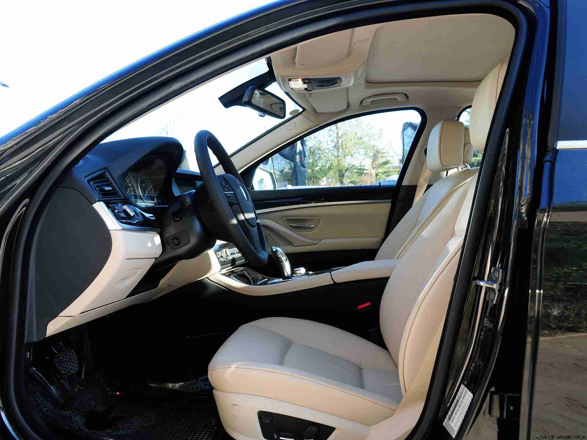 榴莲视频网站：全新SUV上市倒计时：性能颜值双爆表，智能安全舒适升级，榴莲视频独家解析-1