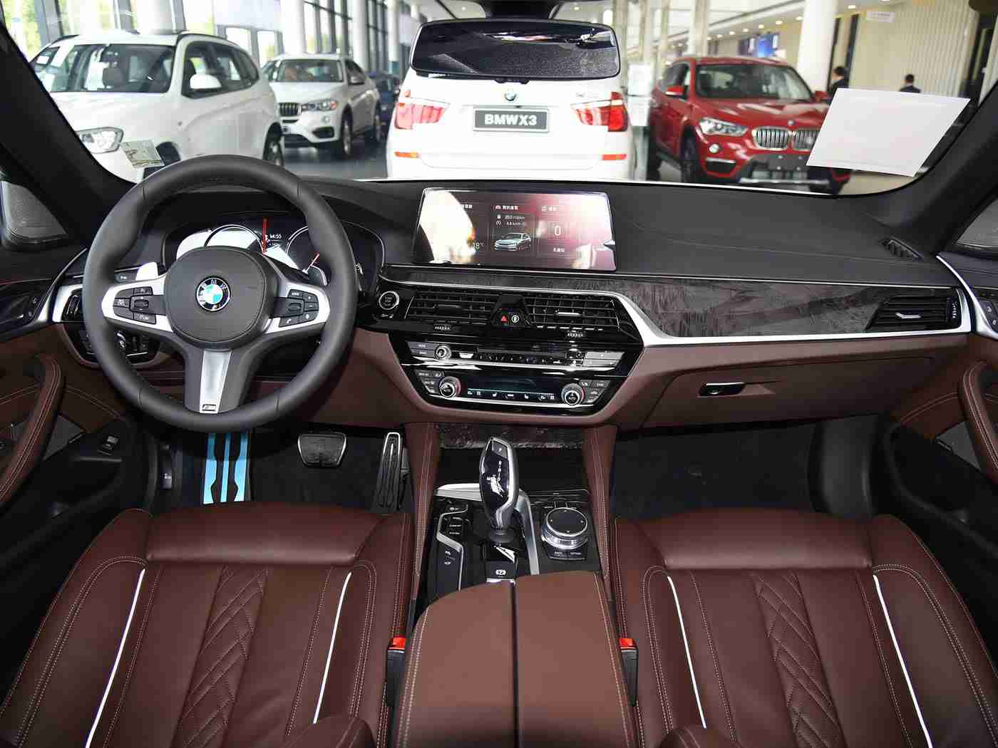 亚洲日韩一区二区三区：汽车三界风云，创新驱动未来-1