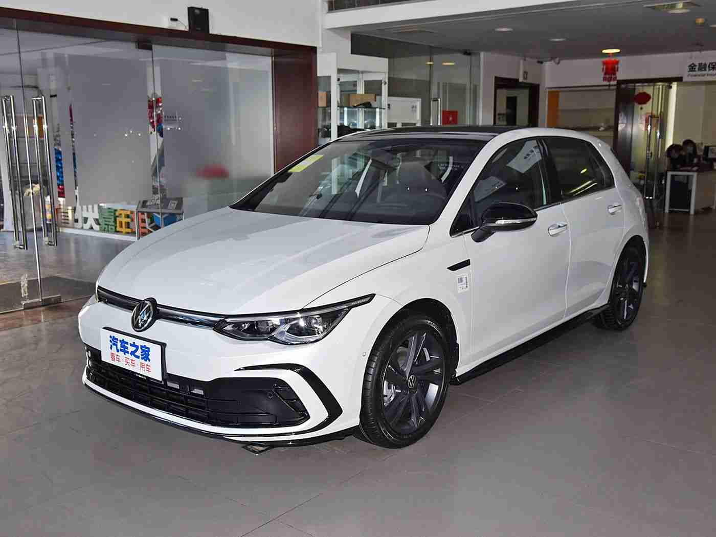 国产剧情自拍：国产汽车新潮流：首款“剧情自拍”功能惊艳亮相，引领驾驶新体验-3