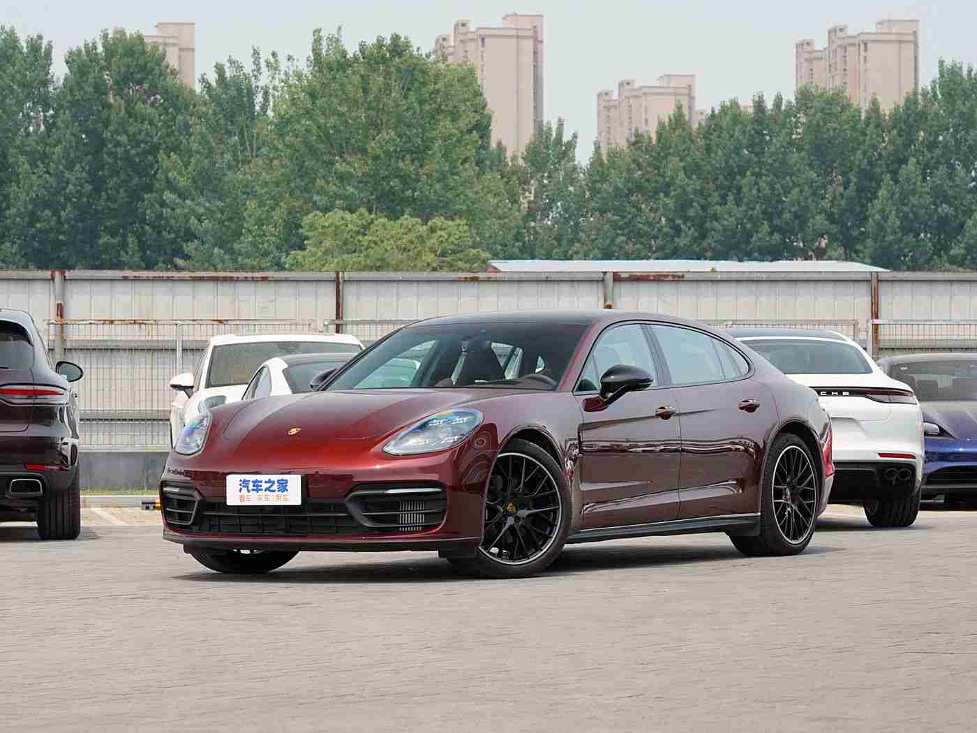 红桃38.47：探寻极致驾驶乐趣：红桃38.47豪华性能轿车引领高端市场新风尚-4