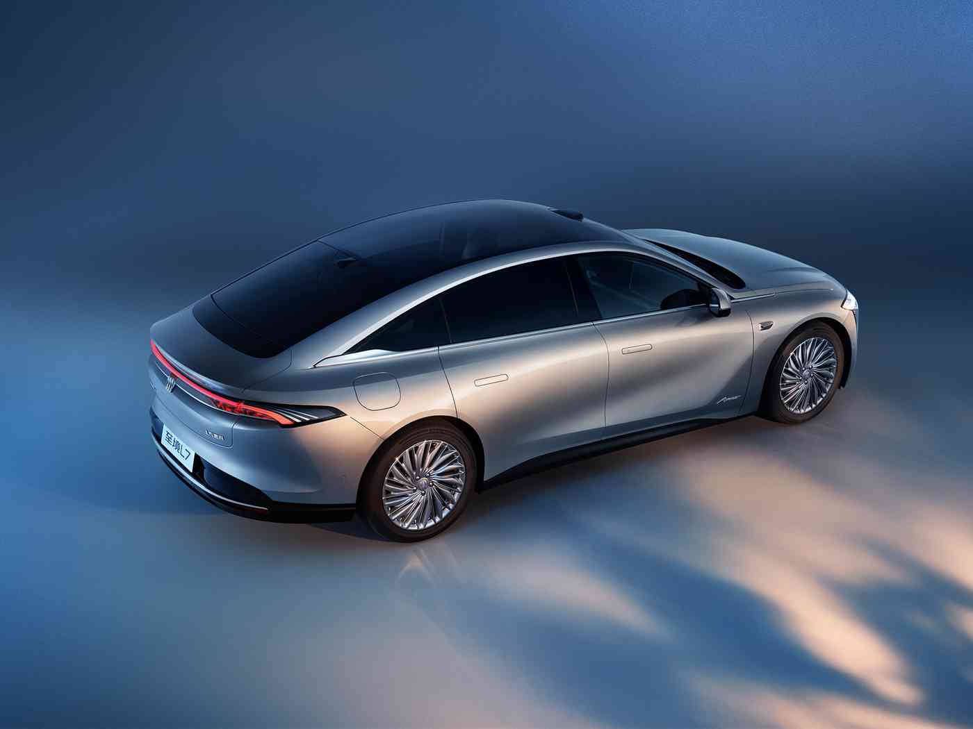 娇妻陪朋友拍婚纱照后续发展：自驾SUV助力浪漫婚纱照，夫妻档创意拍摄诠释幸福同行-5