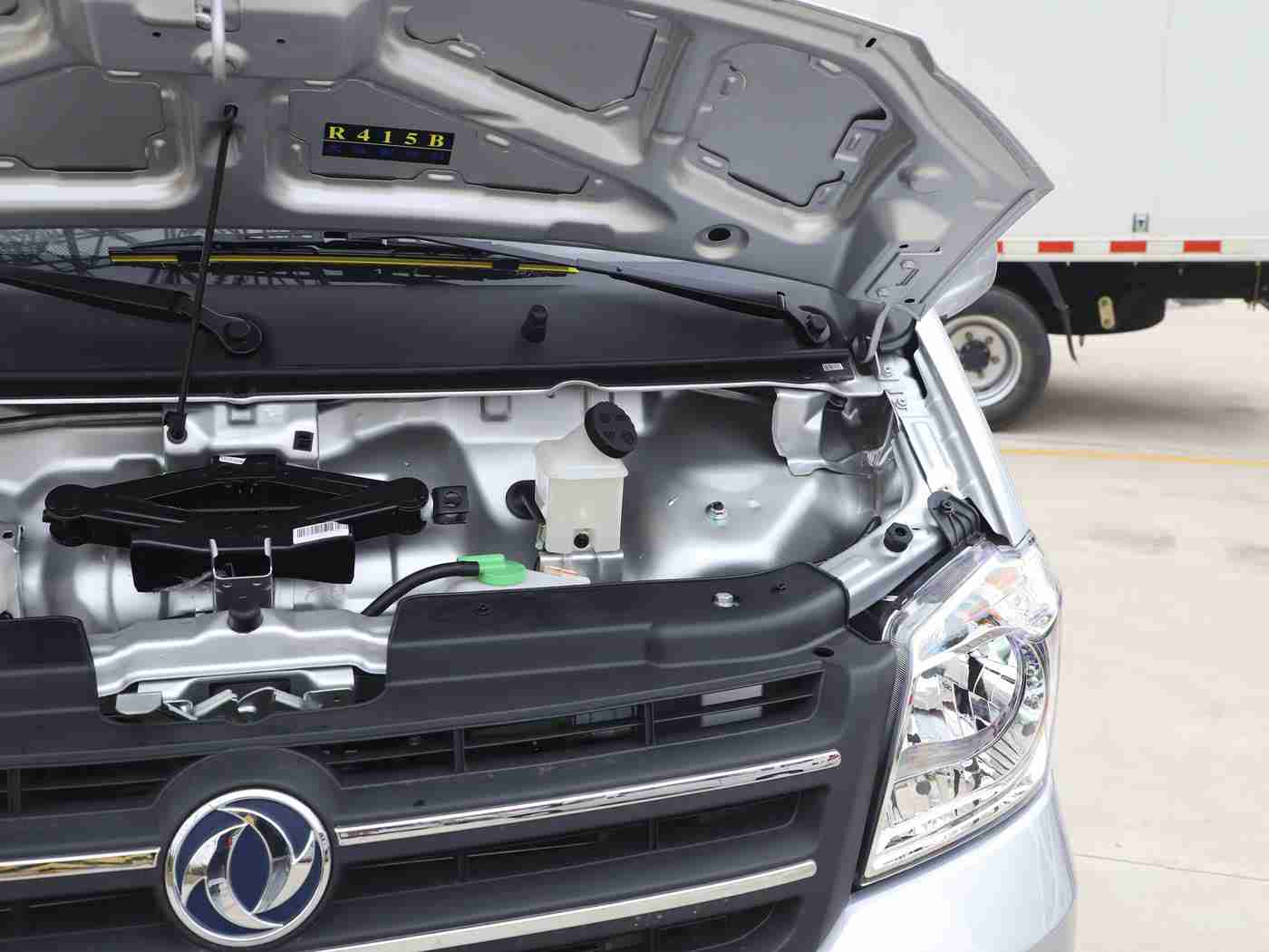 色色99：涡轮动力与时尚外观并重，色色99引领绿色出行新潮流，体验非凡驾乘之旅-4