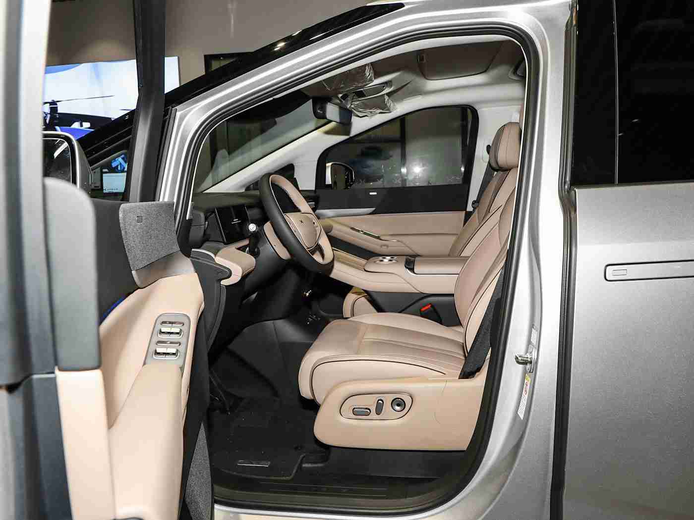 看黄十大软件：智能导航，娱乐护航，安全相伴，社交共享，绿色出行，汽车新潮流-1