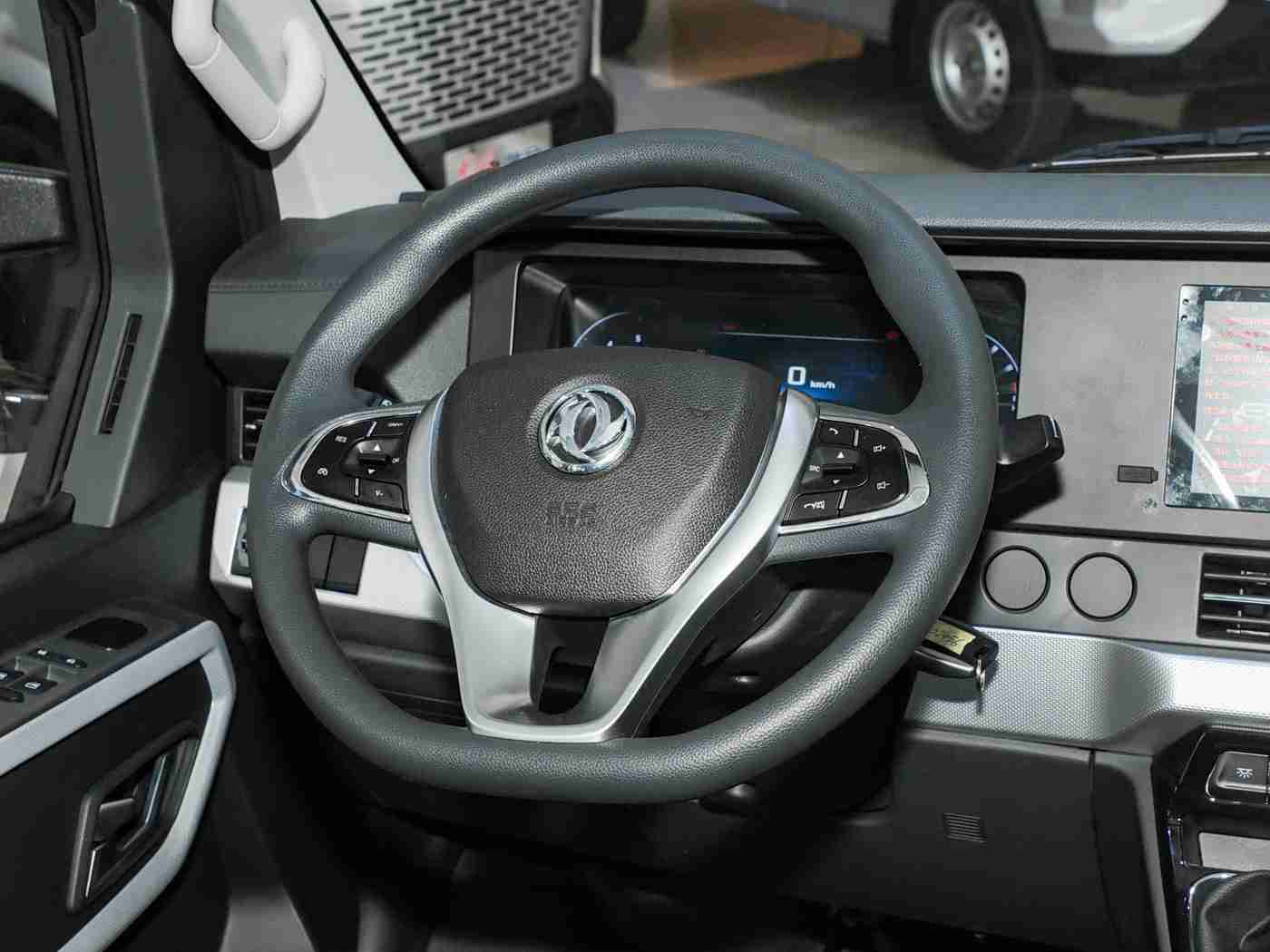 亚洲综合一区二区：新能源汽车崛起，高端品牌争锋，亚洲汽车市场潜力无限-3