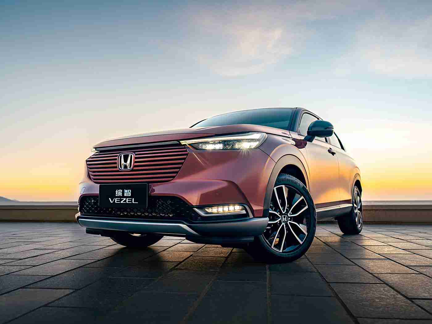 妈妈孩儿小马拉大车：涡轮动力小身材，家庭出行新选择：揭秘新型汽车独特优势-1