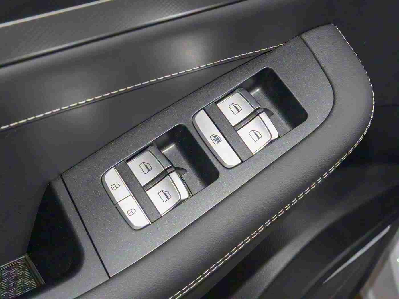 火辣辣福利导航：新能源汽车补贴火爆，传统燃油车优惠不断，二手车市场也迎来春天，探秘汽车市场多重福利盛宴-1