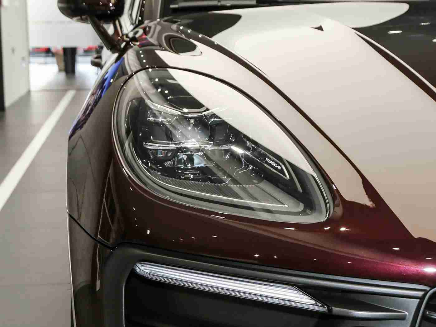 欧美大白屁股：动感流线，速度之翼，演绎未来车界风采-2