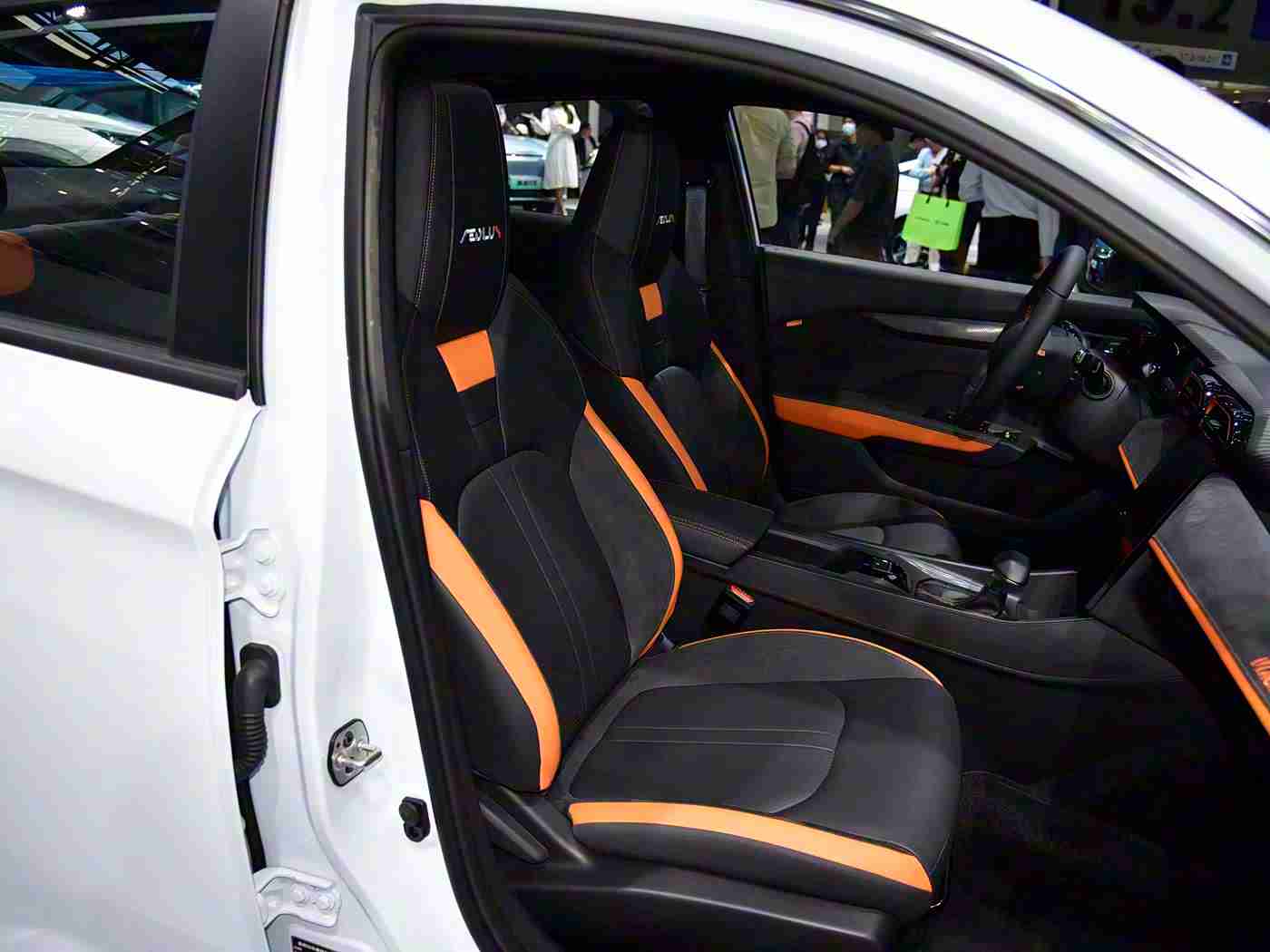 体育生自慰：汽车运动新风尚，车辆稳定性打造健身奇效-4